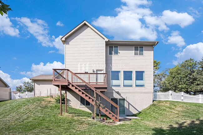 Building Photo - 4 Bedroom Millard Home!