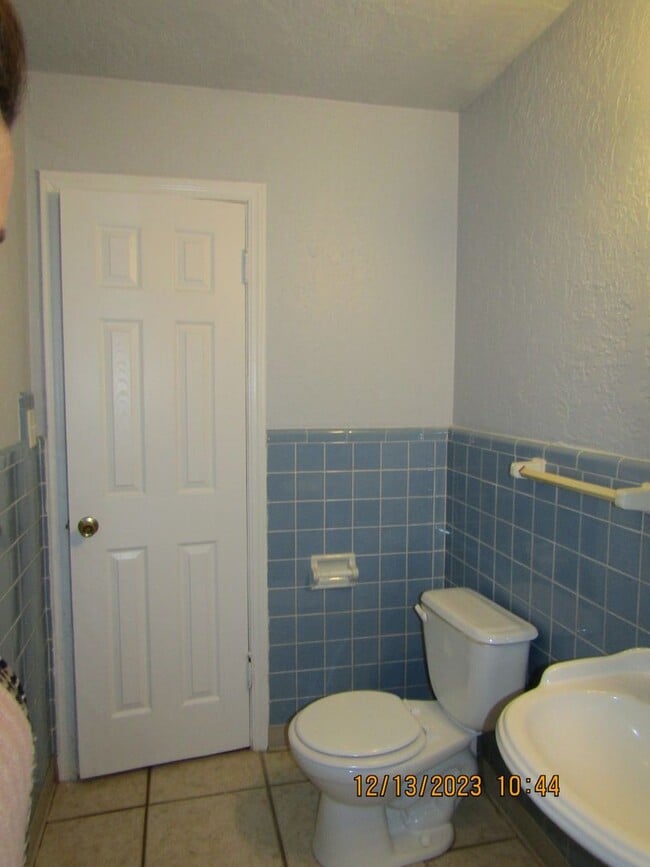 Building Photo - Close to shopping, Comanche hospital and Cameron University