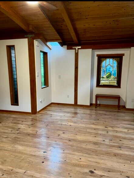 Building Photo - 1417 Old Topanga Canyon Rd