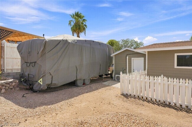 Building Photo - 609 Sierra Ln