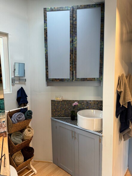 Primary Photo - 3882 Liggett Dr