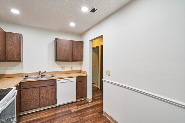 Building Photo - 939 Kirkwall Dr