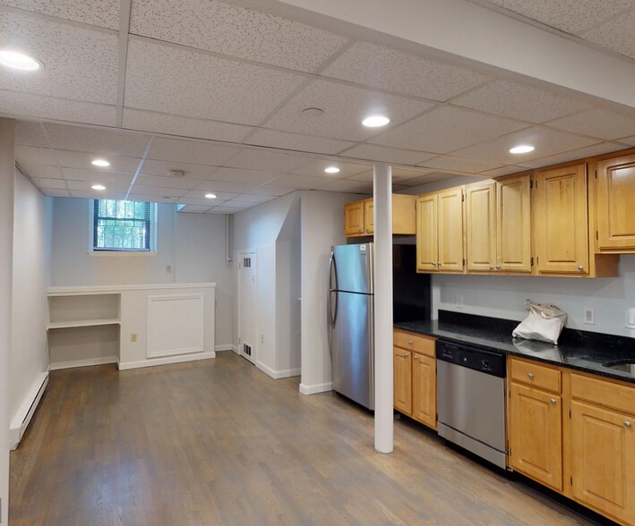 Building Photo - 73 Park Dr