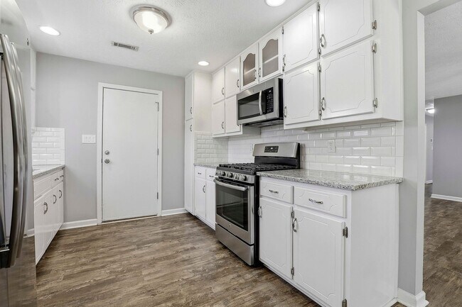 Building Photo - 3/2 PTC Ranch. Updated house on Corner Lot in Starr's Mill District.