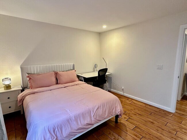 Building Photo - 6505 Skyfarm Dr