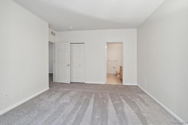 Building Photo - 15980 Morningside