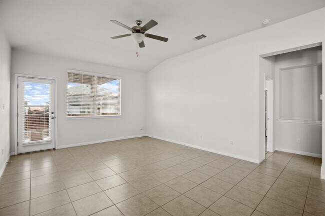 Building Photo - 19213 Quebrada Dr