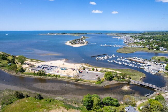 Building Photo - 176 Shore Rd