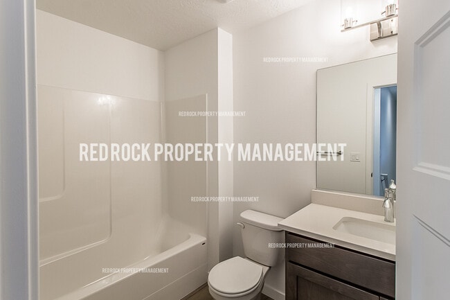 Building Photo - 1108 N Davis Ln