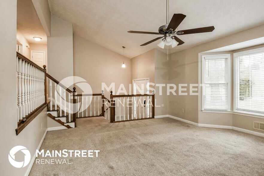 Building Photo - 475 Robin Hood Dr