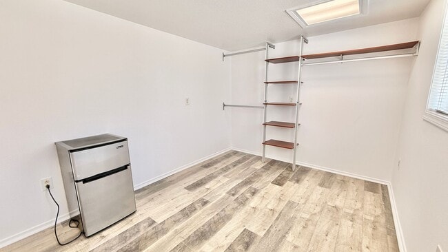 Building Photo - Darling Single Story Home, Blocks from the Beach, Amazing Location, & Close to Everything!