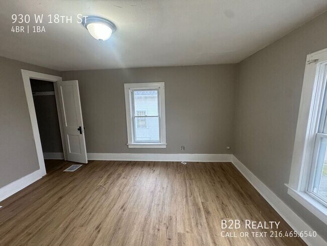 Building Photo - 930 W 18th St