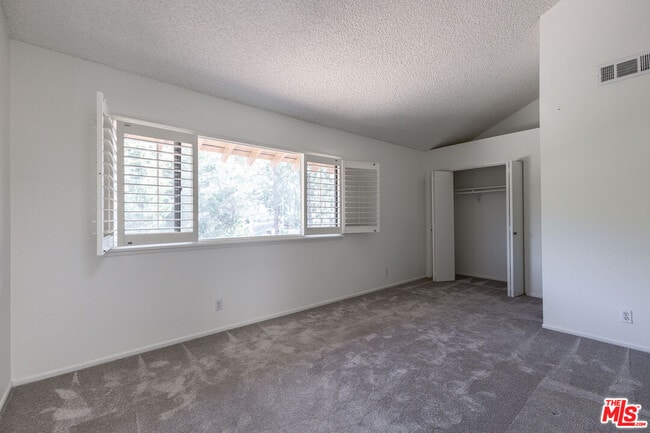 Building Photo - 1709 Cam De Villas