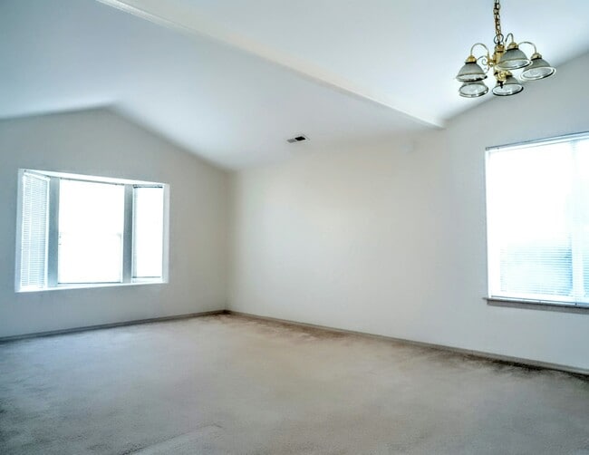 Building Photo - 16901 SE 6th St