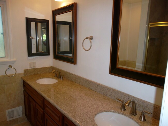 Building Photo - 3751 Stone Canyon Ave