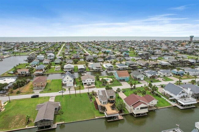 Building Photo - 21812 Frio Dr