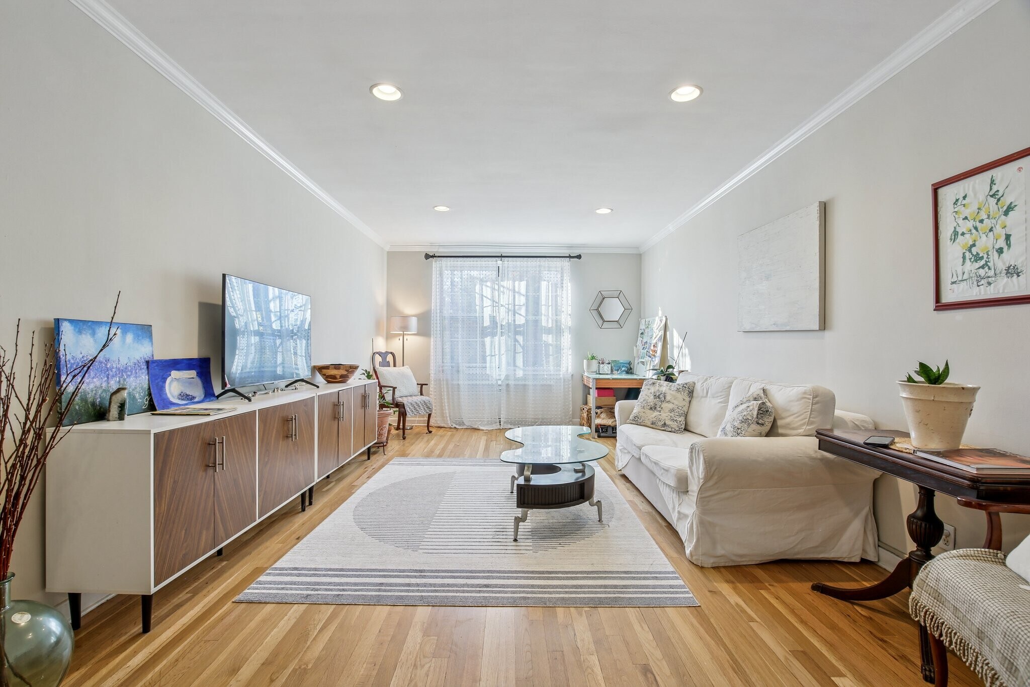 Living Room - 8600 Boulevard East