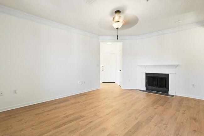 Building Photo - 1127 Rosewood Ln