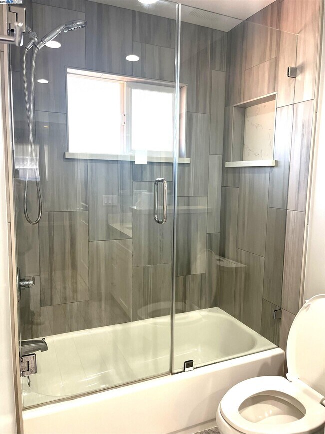 Building Photo - 584 Harvard Ave