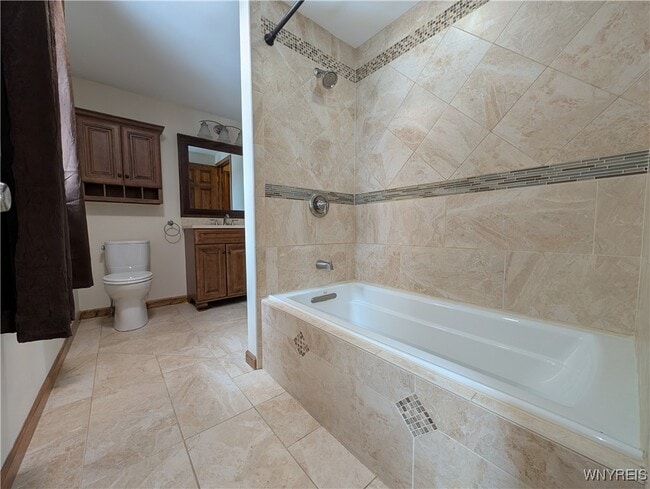 Building Photo - 270 Selkirk Dr