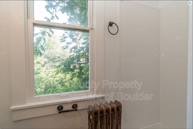 Building Photo - 2408 8th St