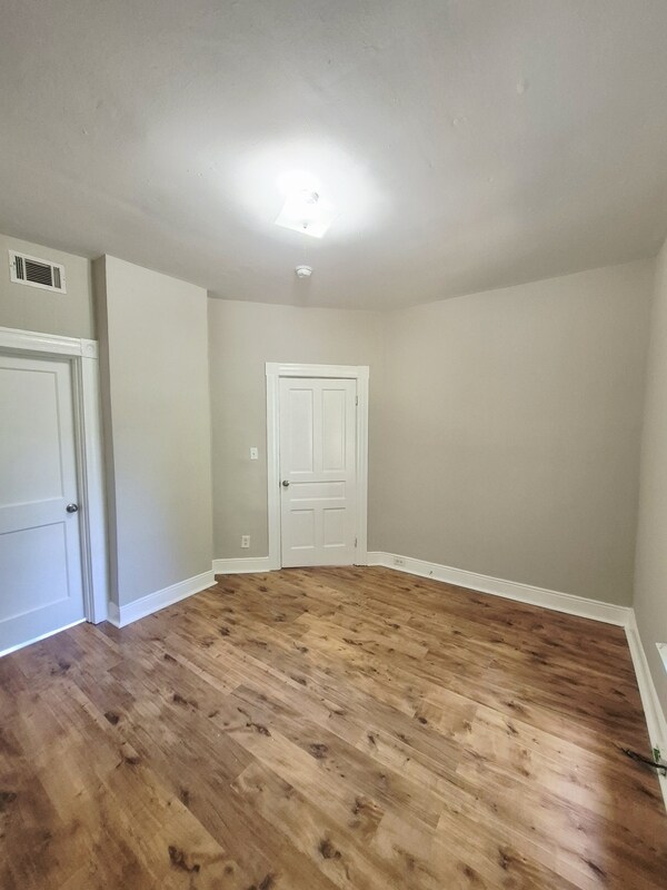 Building Photo - 3209 3rd Ave