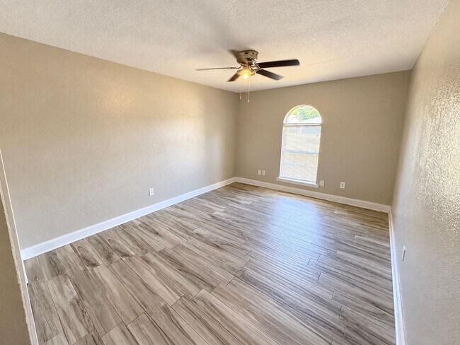 Building Photo - 2532 La Vonne Cir