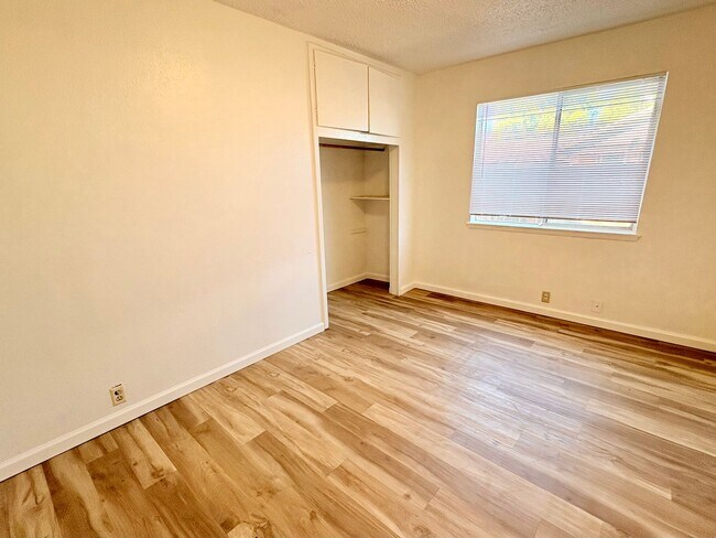 Building Photo - 2 WEEKS FREE RENT December Special