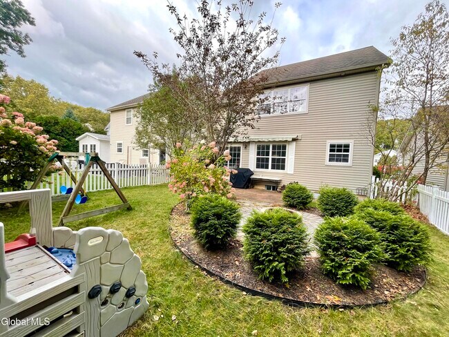 Building Photo - 8 Furlong St