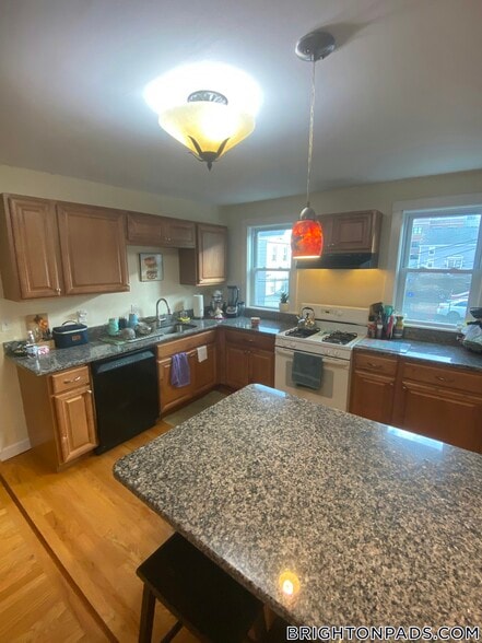 Building Photo - 345 Market St