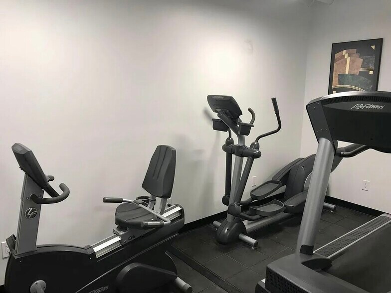 Building Photo - 237 E Broadway