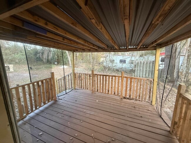 Building Photo - 503 Maple Ave