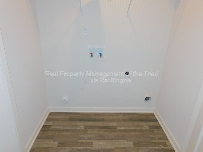 Building Photo - 604 Quail Ln