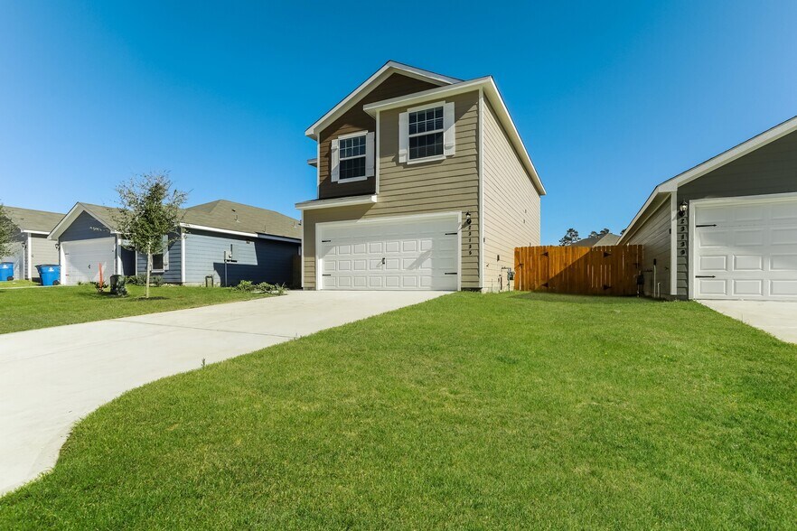 Building Photo - 23135 Shakespeare Dr