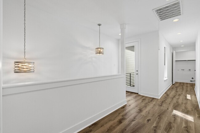 Building Photo - 5610 Savyon Dr