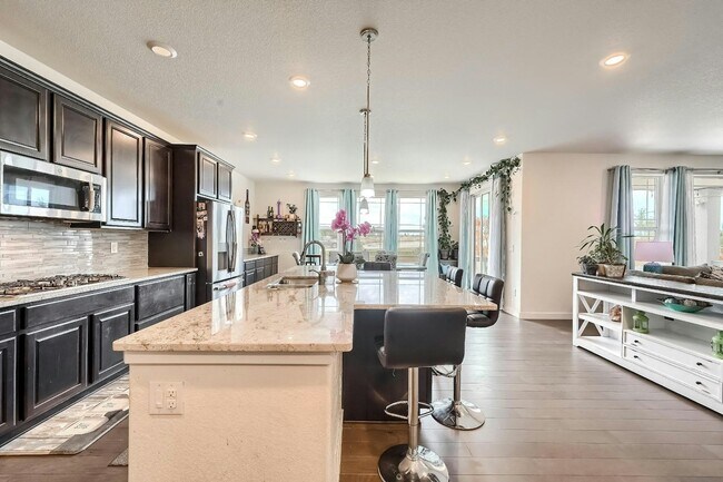 Building Photo - 15895 Red Bud Dr