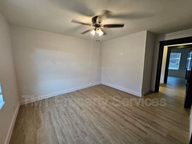 Building Photo - 908 S Sinclair Ave