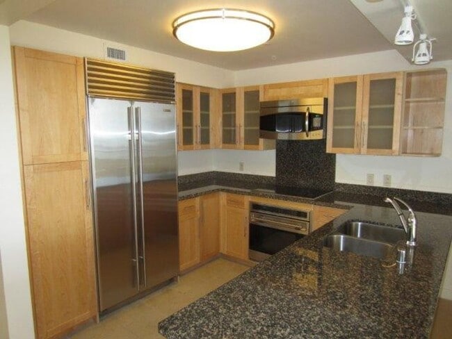 Building Photo - 2 BD / 2 BA Condo in Kakaako!