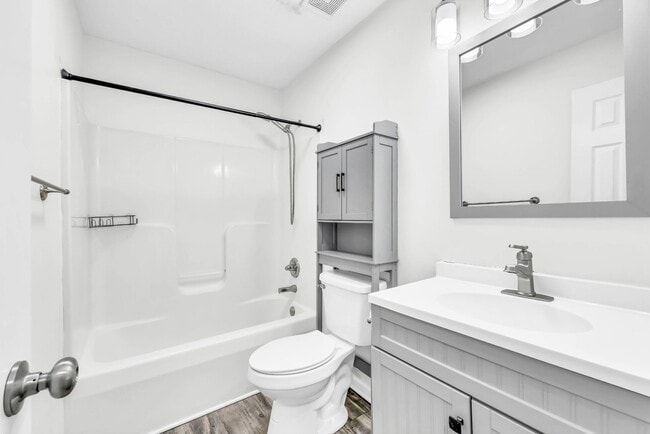 Building Photo - 925 Granny White Rd