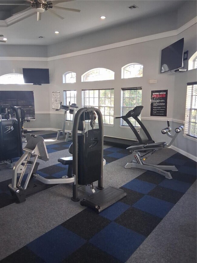 Building Photo - 13827 Fairway Island Dr