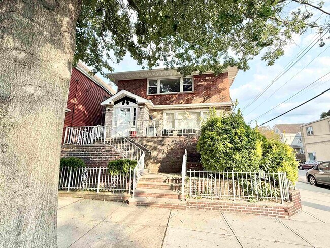 Building Photo - 588 Avenue A