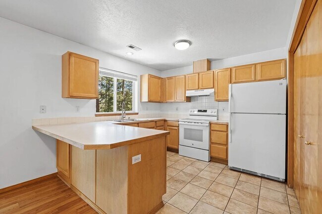 Building Photo - 1327 W Qualchan Dr