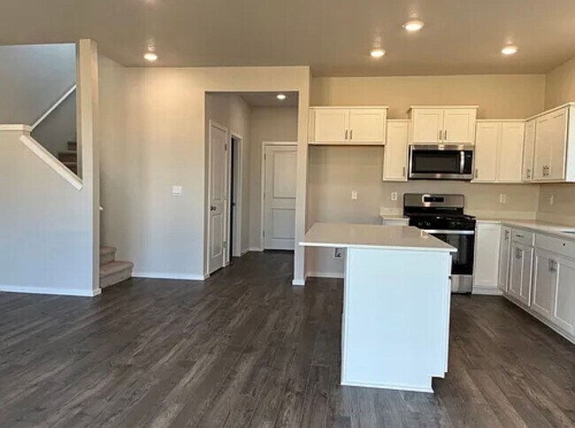 Building Photo - 4831 Parsley Ave NE