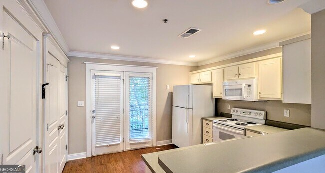 Building Photo - 660 Barnett Shoals Rd