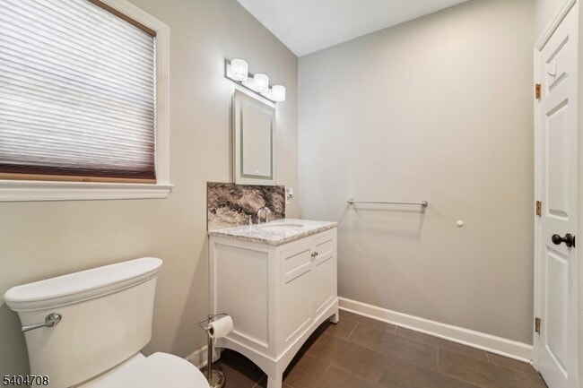 Building Photo - 204 Harrison St