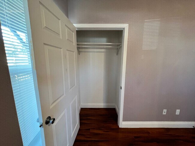 Building Photo - PRE LEASE TODAY!! Remodeled 2 bed, 2 bath unit in Midtown
