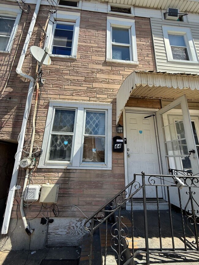 Building Photo - 44 Randall Ave