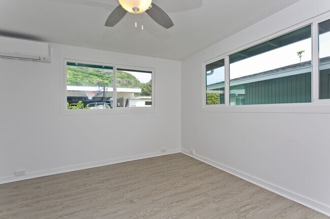 Building Photo - Fully Renovated 4BD in Kuli'ou'ou Valley, Garage-Driveway, Spacious Yard, and Work Shed PETS ALLOWED