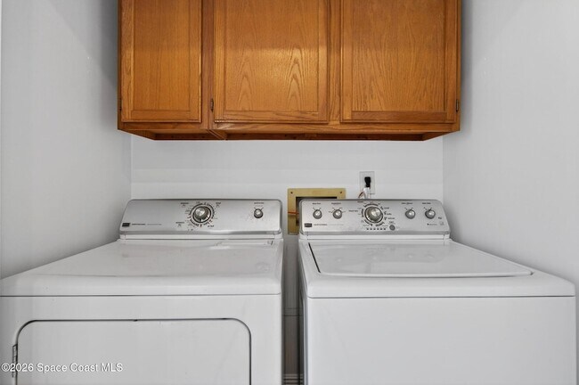 Building Photo - 737 Green Valley Ln