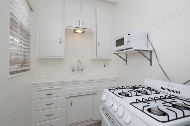 Building Photo - *OPEN HOUSE: 8/30 11:30AM-12:30PM* Studio ...